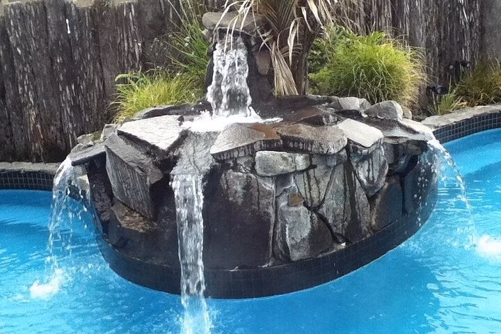 Auckland Thermal Pool and Muriwai Beach Sunset Day tour