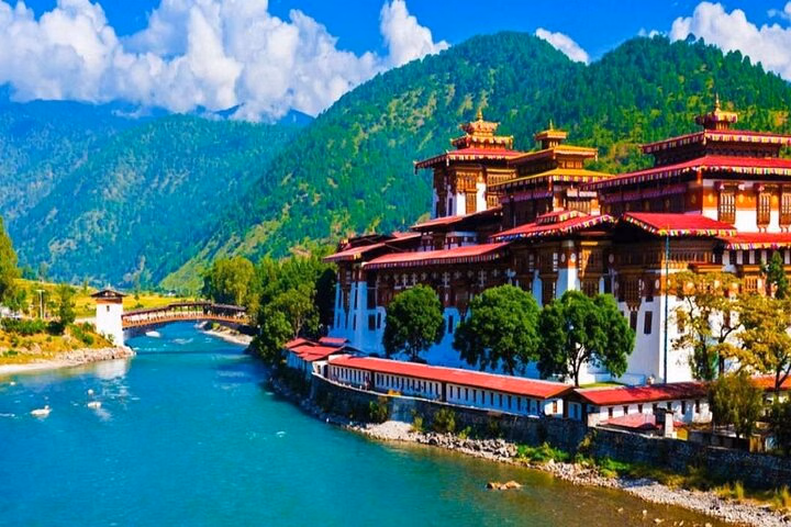 Enchanting Bhutan tour with Guide 1 week Tour from Thimphu