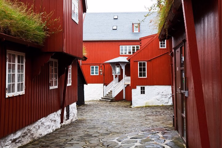 Bergen Scavenger Hunt & Highlights Self-Guided Walking Tour