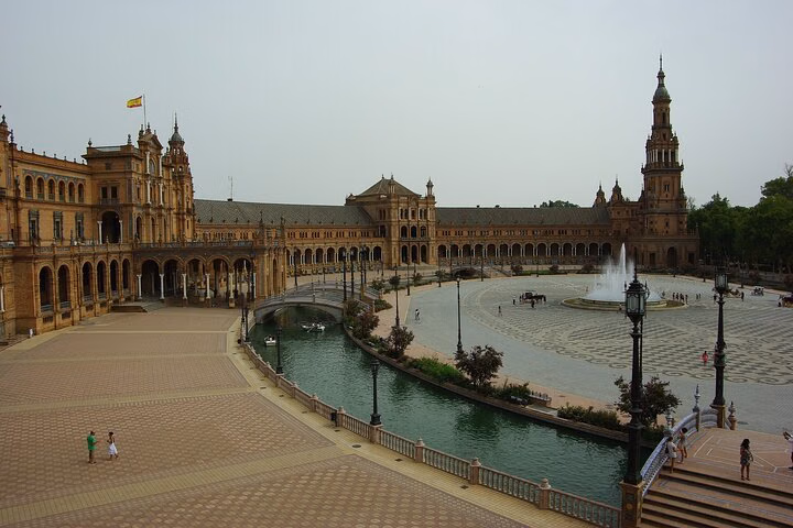 From Seville: Private Day Trip to Jerez & Cádiz