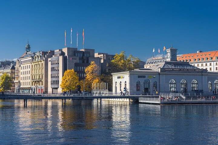 Geneva Private Walking Tour with a Local Guide
