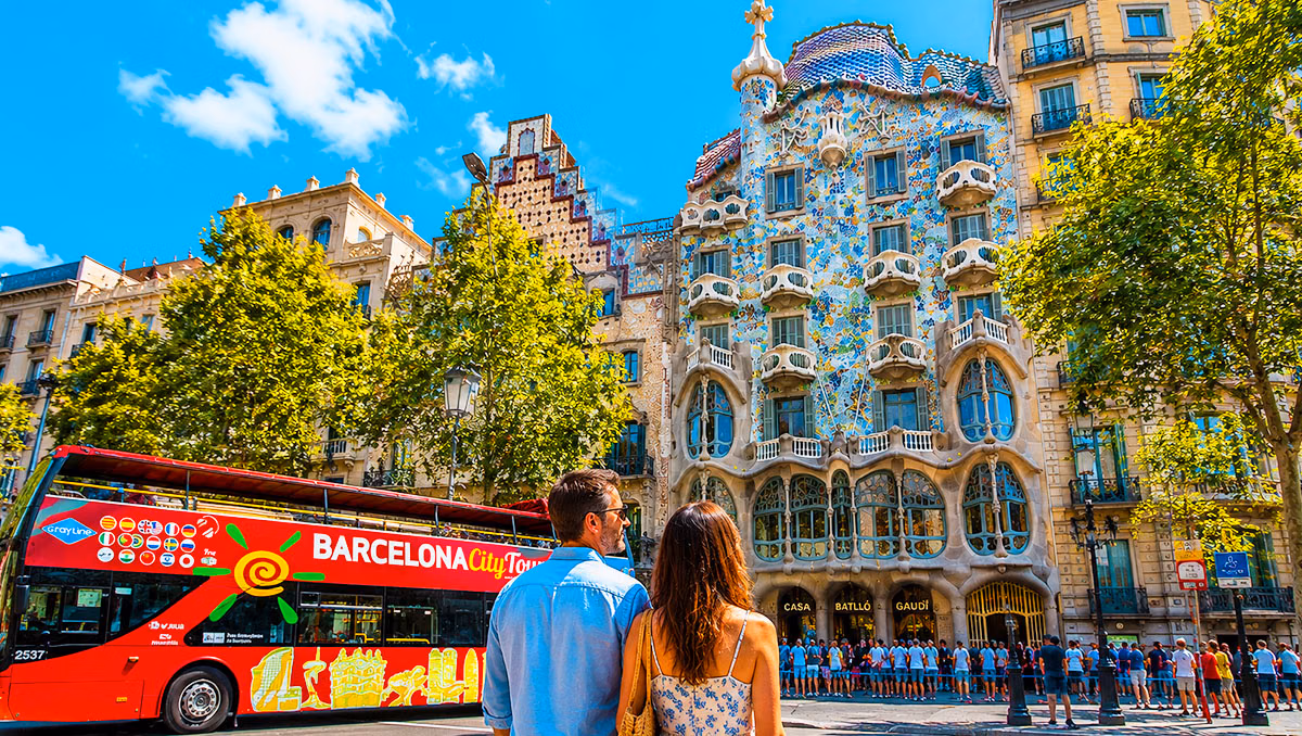 Barcelona MegaCombo Tickets: Park Güell, Casa Batlló & HoHo