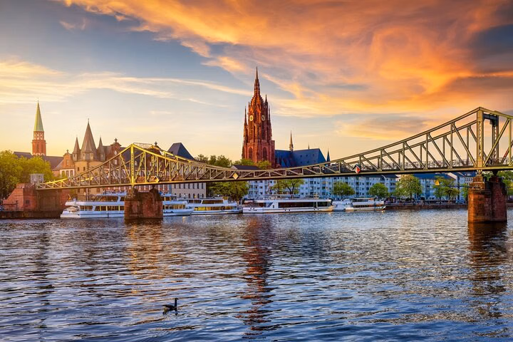 Frankfurt Airport Pickup and 1 Hour City Sightseeing Tour