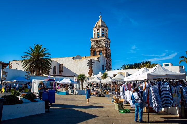 Lanzarote Private DayTrip to Teguise Market & Volcanic LagOmar