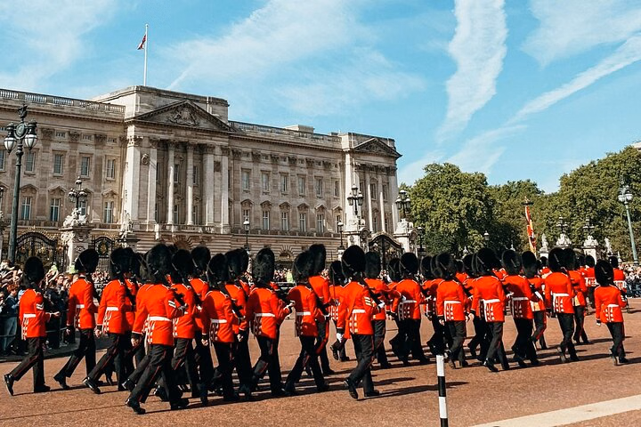 Private Royal Walk of London with a Local Expert