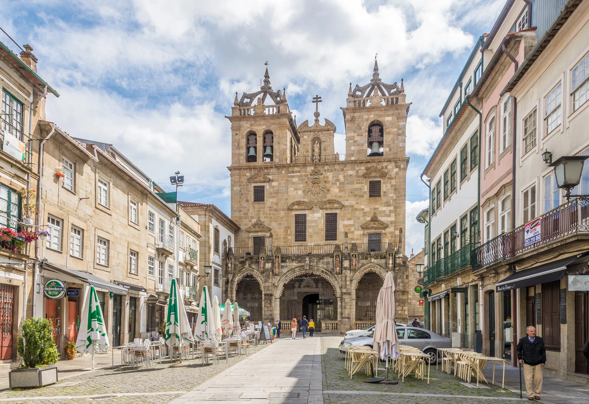Historical Minho: Guimaraens, and Braga. From Porto.