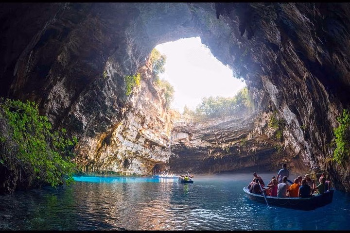 Kefalonia Grande Tour: Private Full day Exploration