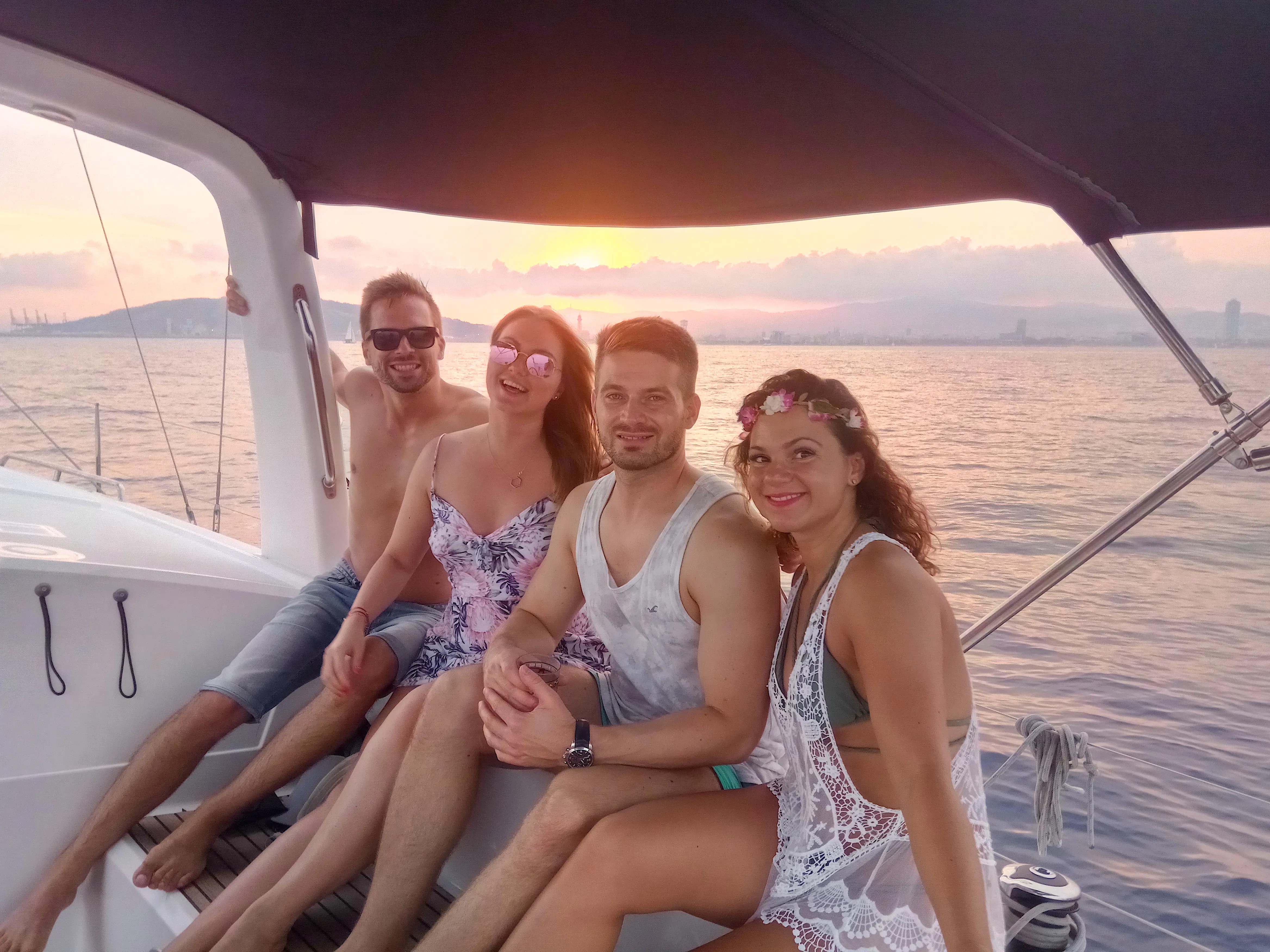 Barcelona Sensational Sunset Tour with Open Bar & Tapas