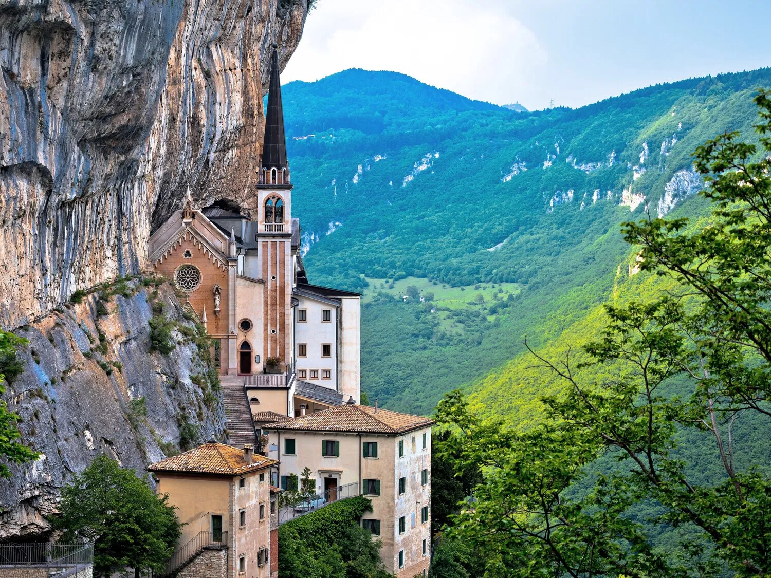 From Verona: Sirmione, Lazise & Madonna della Corona - Full Day Tour