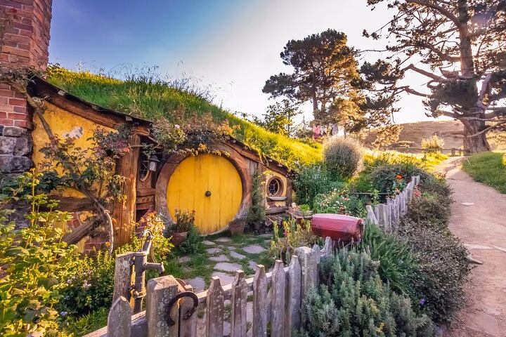 Auckland to Hobbiton Private Tour Shire Movie Set and Waikato
