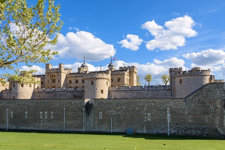 Tower of London Crown Jewels and All Hallows Church Private Tour