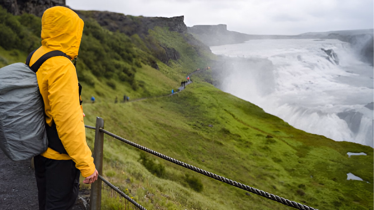 Golden Circle Tour with German Guide: Small Group from Cruise Terminal