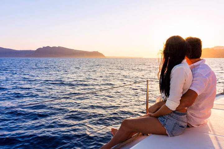 3 Hour motoryacht Cruise 9:00 - 12:00 Or 12:00 - 15:00