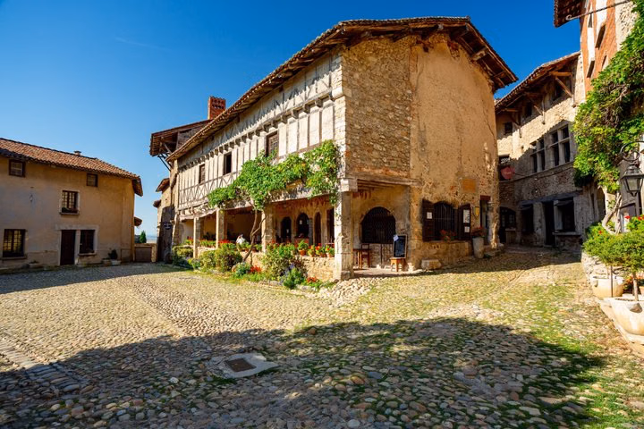 Lyon Private Daytrip to Pérouges Medieval Village