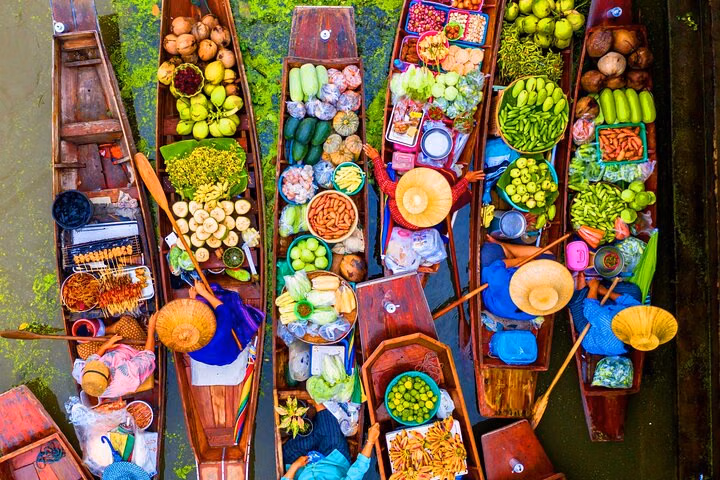 Bangkok Premium Small Group with Hotel Pick-up one-way: Floating Market and Train Market Experience (Tour end SAMYAN) Max. 9 Participants