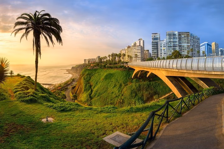Lima Private Coastal Tour Miraflores Barranco and Ocean Views