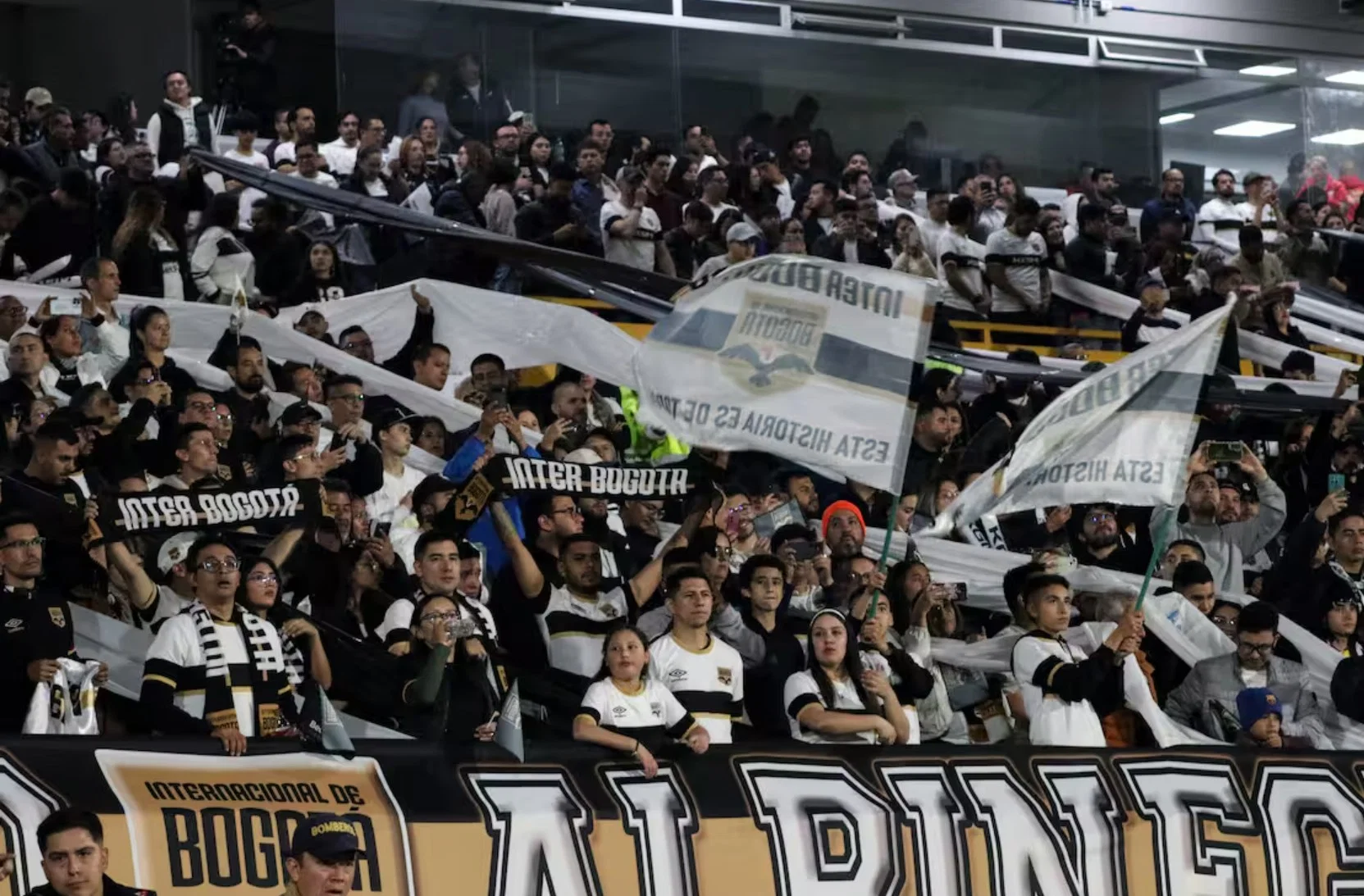 Bogotá Football Matchday Experience with Local Fans