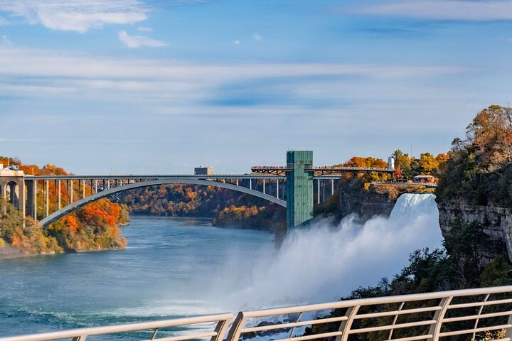 Explore Niagara: US and Canadian Falls in One Day