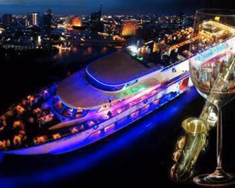 BANGKOK: Ticket Grand Pearl Luxury Dinner Cruise with Live Music & Show