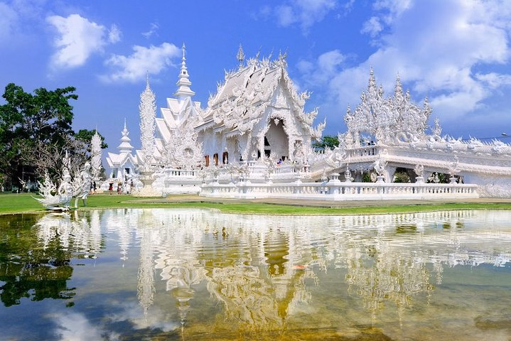Chiang Mai-Chiang Rai: White Temple-Bann Dam Museum-Blue Temple - Lunch