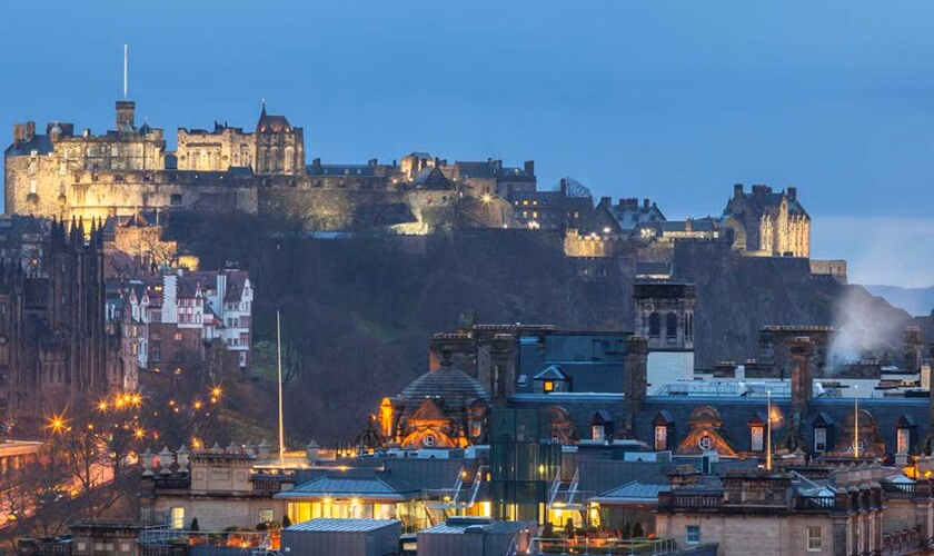 CV-EN Guided tour to Edinburgh Castle - English Tour Guide