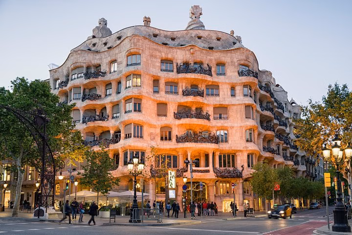 Barcelona: Casa Mila Skip-the-Line Access Ticket & Audio Guide-Quizz