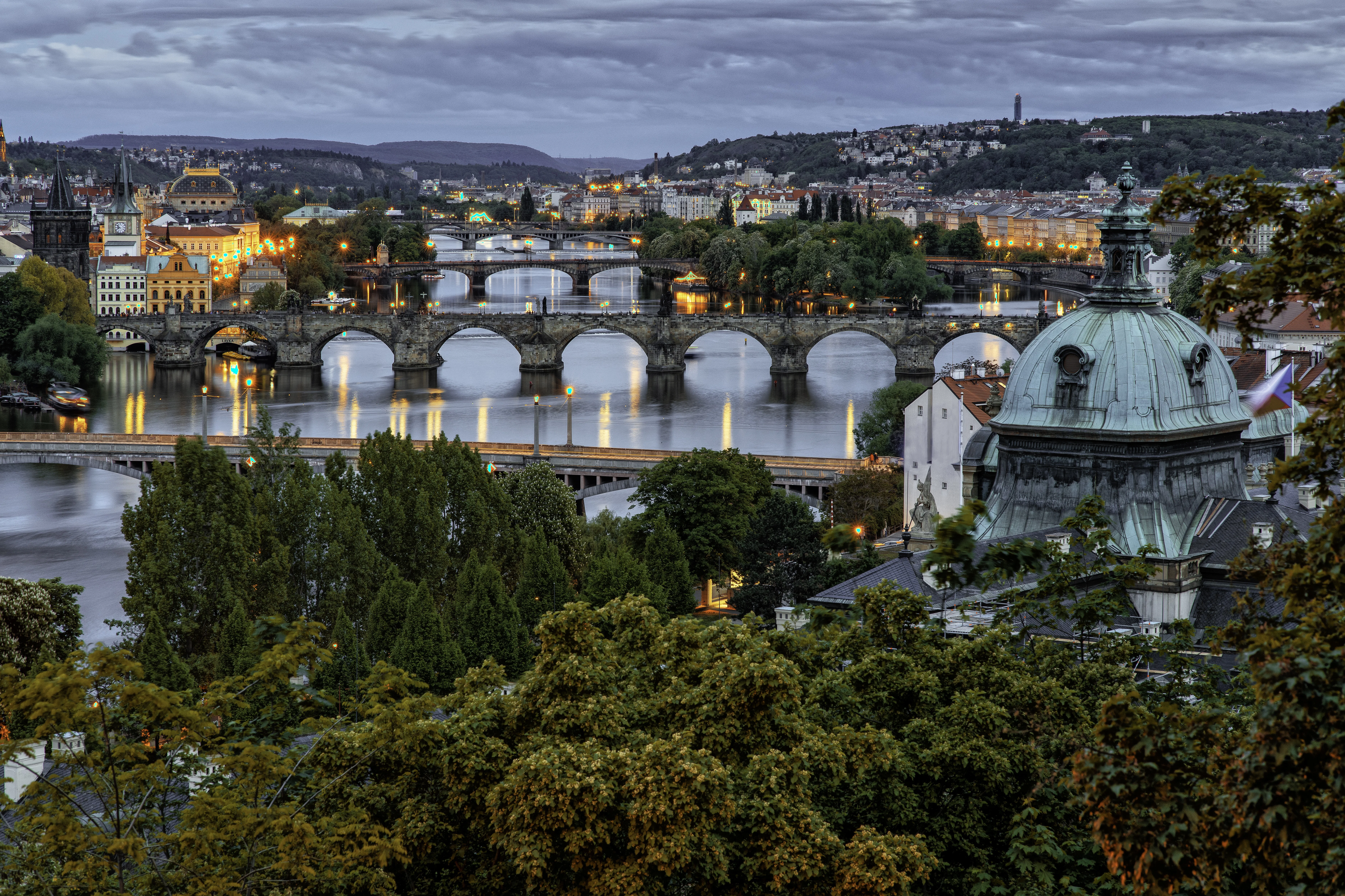 Private tour: Explore 3 countries in one week: Prague - Vienna - Budapest