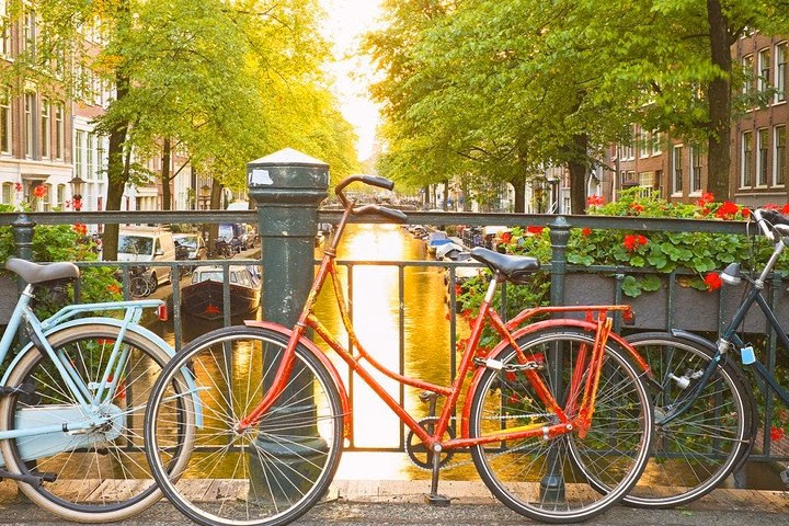 Bike Tour of Historical Amsterdam with Audio Guide on Mobile App