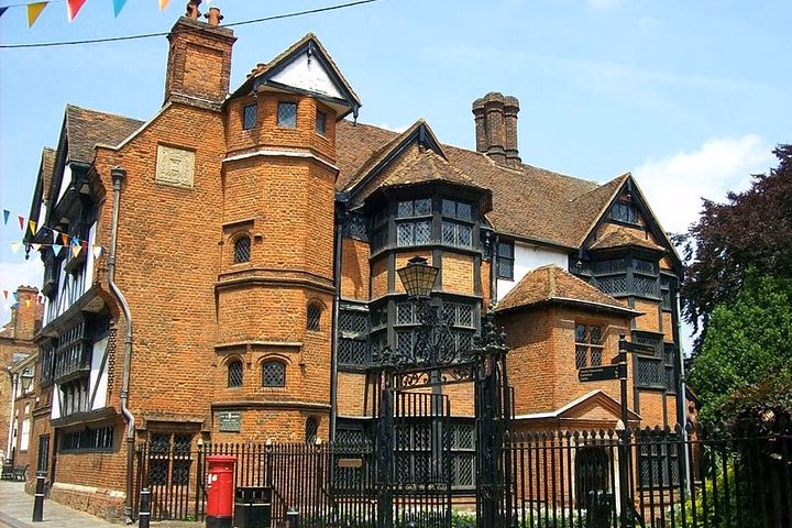 Charles Dickens Full-Day Private Tour in Rochester