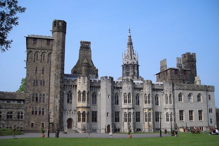 2-Day Private Wales Tour to Cardiff and Aberfan from London