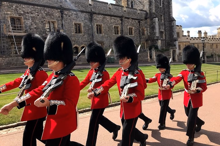8 Day London Junior Kings and Queens Private English Course