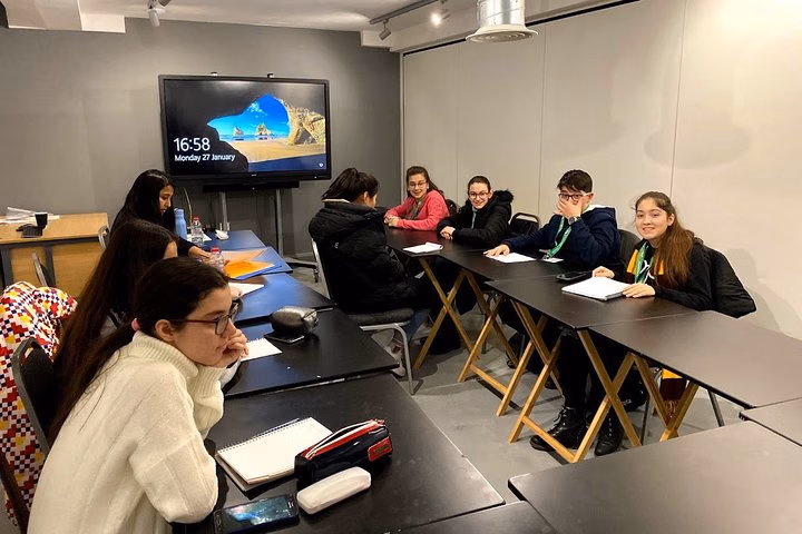 English + Business and Leadership University Taster One Week Program in London