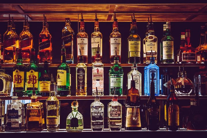 Delhi: Pub Crawl (3 Hours Guided Bar Hopping Tour)