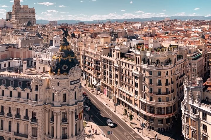 Layover in Madrid a Private Tour with a local: Best Highlights of Madrid