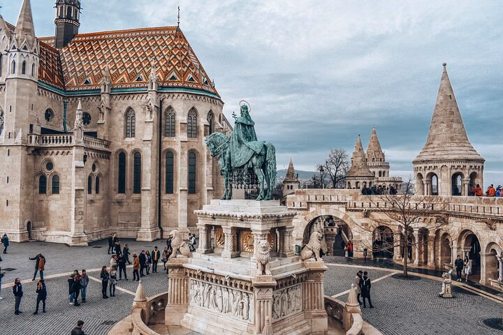 Private tour of the best of Budapest - Sightseeing, Food & Culture with a local