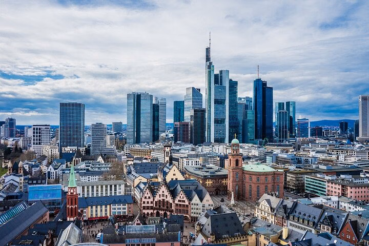 Layover in Frankfurt a Private Tour with a local: Best Highlights of Frankfurt