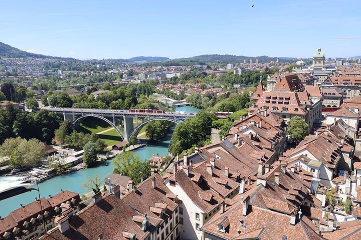 Layover in Bern a Private Tour with a local: Best Highlights of Bern