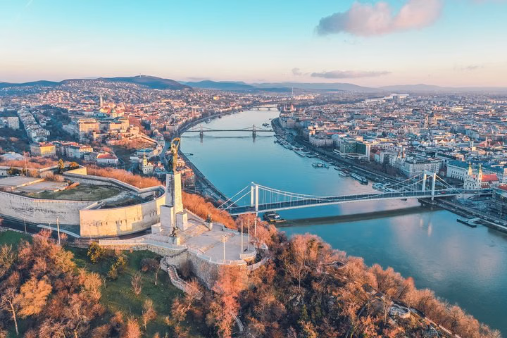 Touristic highlights of Budapest on a Private full day tour with a local