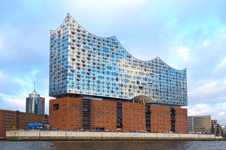 Layover in Hamburg a Private Tour with a local: Best Highlights of Hamburg