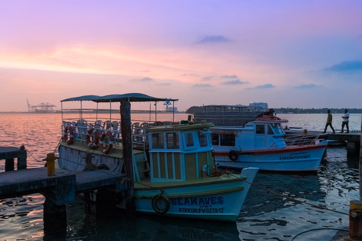Day Trip to Alleppey with backwater Experiences (Guided Full Day City Tour)