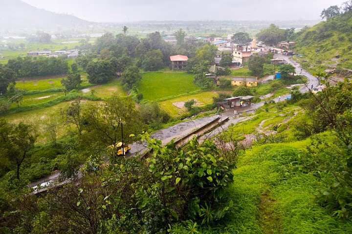 Day Trip to Pawna-Lohagad-Lonavala (Guided Fullday Sightseeing Tour from Mumbai)