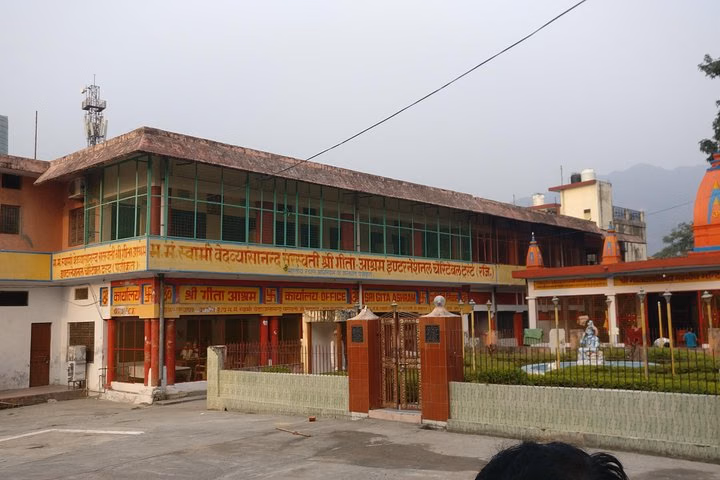 AshramTour Rishikesh (2 Hours Guided Walking Tour)