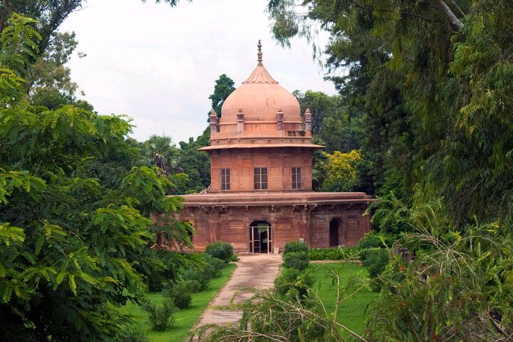 Best of Prayagraj (Guided Halfday Sightseeing Tour by Car)