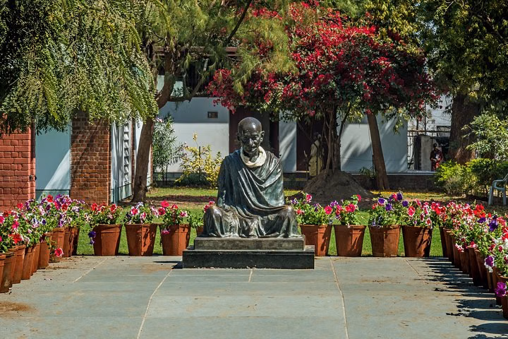 Highlights of Ahmedabad (Guided Half-Day City Sightseeing Tour by Car Tour)