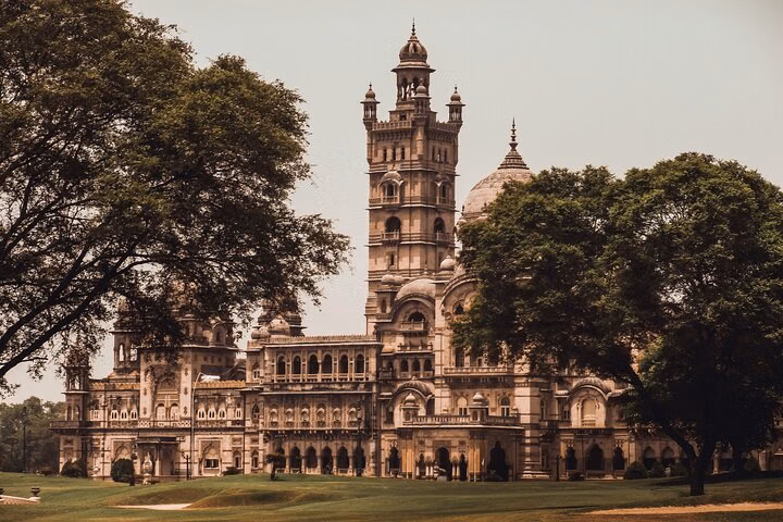 Heritage and Cultural Trails of Vadodara (2 Hours Guided Walking Tour)
