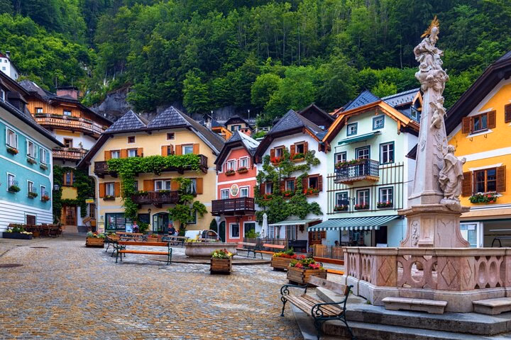 Ancient Treasures in Hallstatt: Exploration Game and Tour