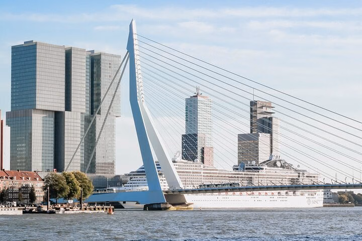 Modern Rotterdam Outdoor Escape Game: The Time Portal Travel