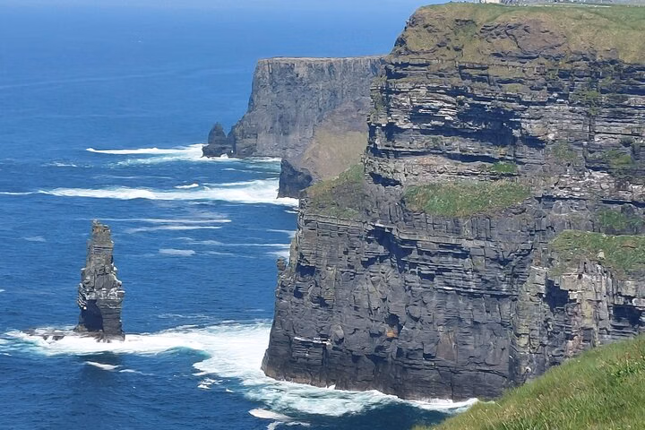 Dublin to Galway Private Tour via Cliffs of Moher & Bunratty