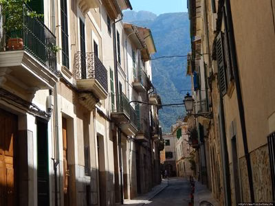 Discover the exciting history of Soller: Walking Audio Tour on Mobile App
