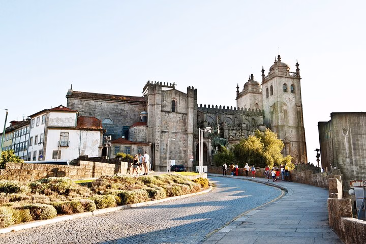 Love in Porto: Romantic Exploration Game and Tour